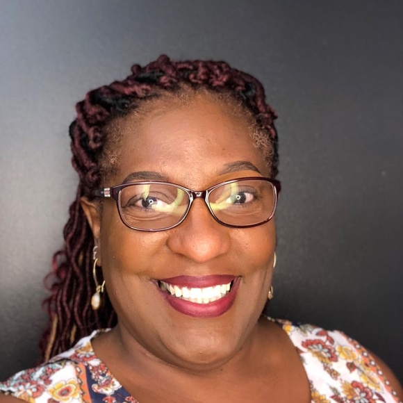 Meet your Posher, Evelyn - Picture 1 of 1